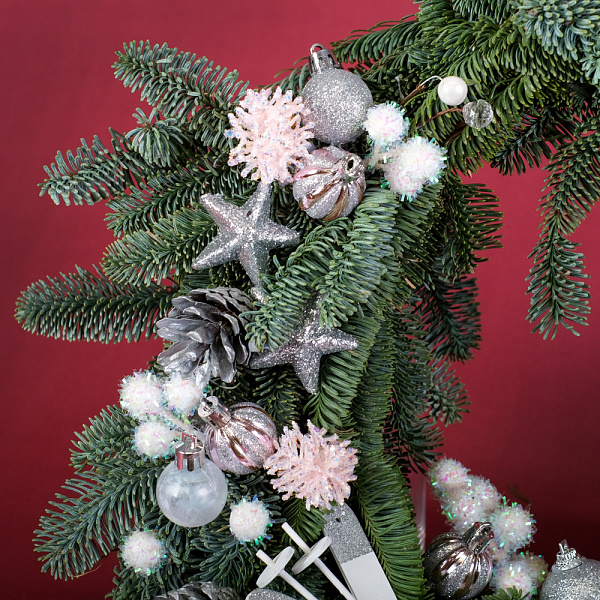 Купить Венок «В зимнем лесу» в  с бесплатной доставкой: цена, фото, описание