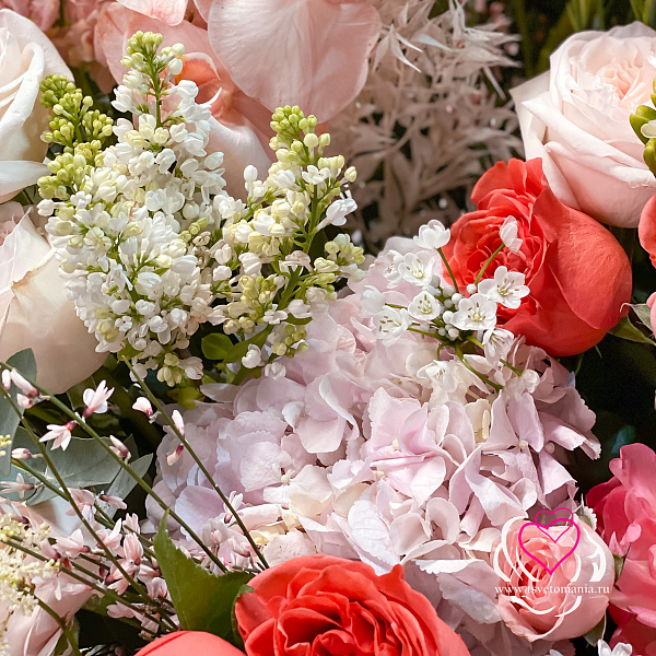 Купить Корзина «Необъятные чувства» в  с бесплатной доставкой: цена, фото, описание