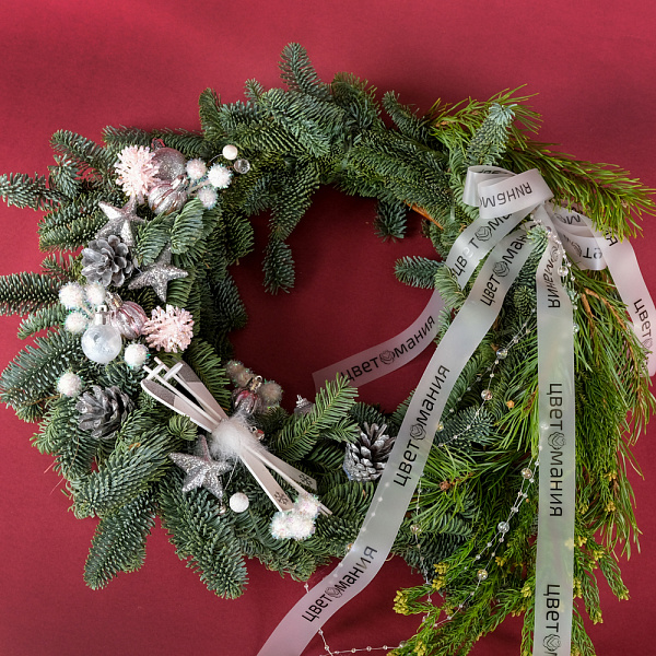 Купить Венок «В зимнем лесу» в  с бесплатной доставкой: цена, фото, описание