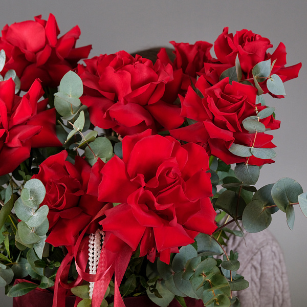 Купить Композиция в шляпной коробке «Роскошь» М в  с бесплатной доставкой: цена, фото, описание