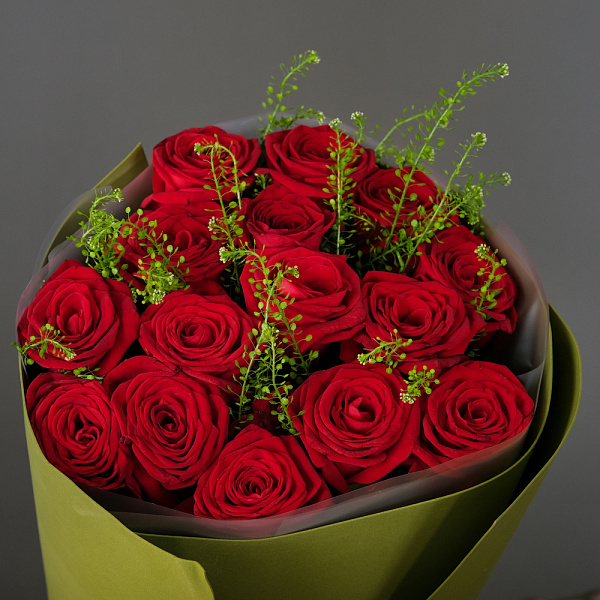 Купить Букет из 15 красных роз с тиласпией в  с бесплатной доставкой: цена, фото, описание