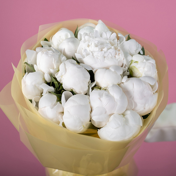 Купить Букет из 15 белых пионов (Премиум) в  с бесплатной доставкой: цена, фото, описание