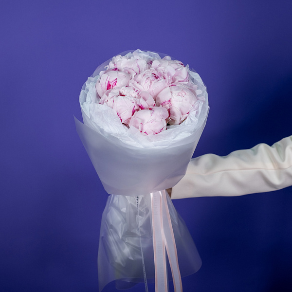 Купить Букет из 7 розовых пионов (Премиум) в  с бесплатной доставкой: цена, фото, описание