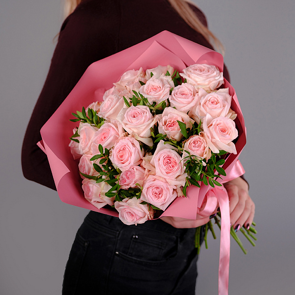 Купить Букет «25 пионовидных розовых роз» в  с бесплатной доставкой: цена, фото, описание