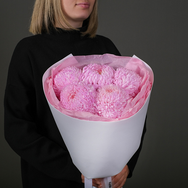 Купить Букет из 5 розовых хризантем в  с бесплатной доставкой: цена, фото, описание