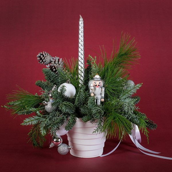 Купить Композиция со свечой «Щелкунчик» в  с бесплатной доставкой: цена, фото, описание