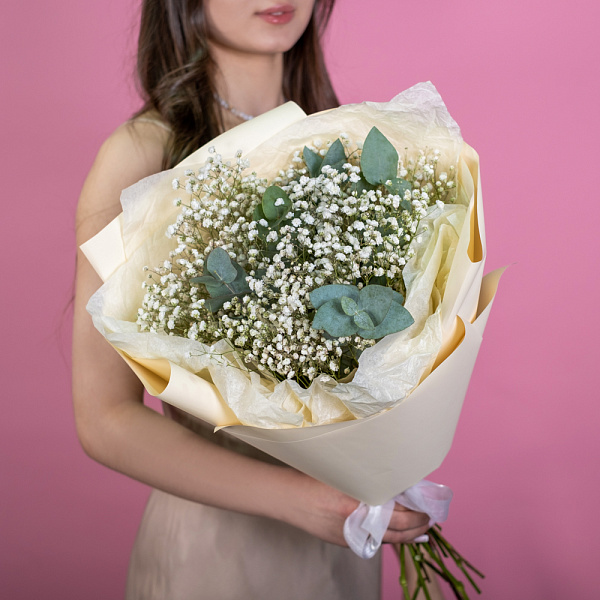 Купить Букет из гипсофил с эвкалиптом в  с бесплатной доставкой: цена, фото, описание