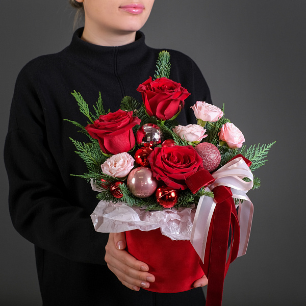 Купить Композиция «Зимняя вишня» в  с бесплатной доставкой: цена, фото, описание