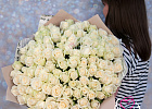 Купить Букет из 101 белой розы 60 см (Россия) в Санкт-Петербурге с бесплатной доставкой: цена, фото, описание
