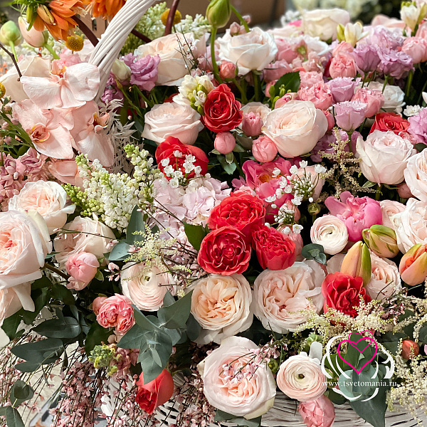 Купить Корзина «Необъятные чувства» в  с бесплатной доставкой: цена, фото, описание