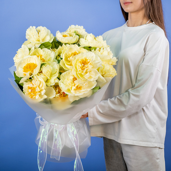 Купить Букет из 25 лимонных пионов (Премиум) в  с бесплатной доставкой: цена, фото, описание