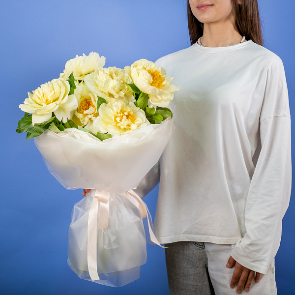 Купить Букет из 11 лимонных пионов (Премиум) в  с бесплатной доставкой: цена, фото, описание