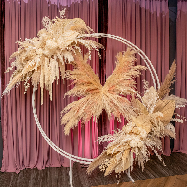 Купить Арка из сухоцветов в аренду в  с бесплатной доставкой: цена, фото, описание