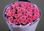 Купить Букет из 35 розовых роз 60 см (Россия) в упаковке в  с бесплатной доставкой: цена, фото, описание