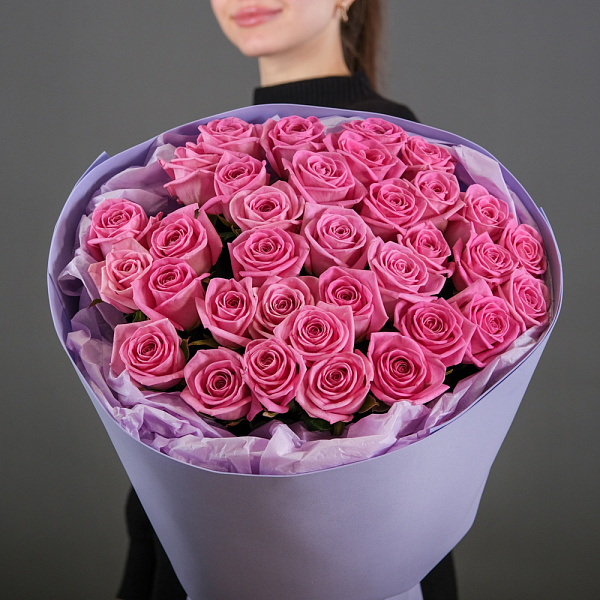 Купить Букет из 35 розовых роз 60 см (Россия) в упаковке в  с бесплатной доставкой: цена, фото, описание