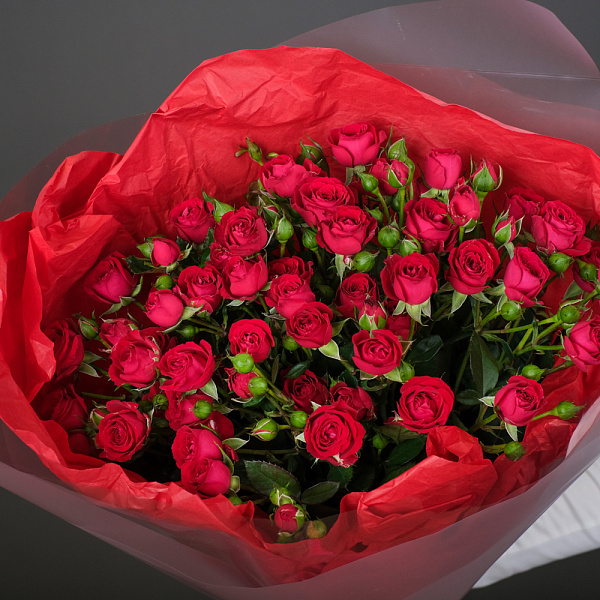 Купить Букет из 9 красных кустовых роз в  с бесплатной доставкой: цена, фото, описание