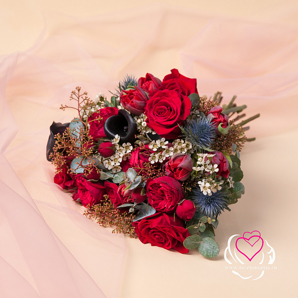 Купить Букет невесты из пионовидных роз Ред Пиано, калл и эрингиума в  с бесплатной доставкой: цена, фото, описание