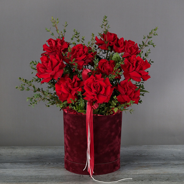 Купить Композиция в шляпной коробке «Роскошь» S в  с бесплатной доставкой: цена, фото, описание