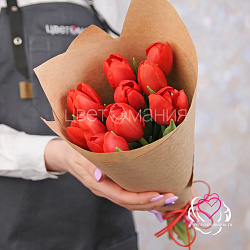 Купить Букет 9 красных тюльпанов в крафте в Санкт-Петербурге с бесплатной доставкой: цена, фото, описание