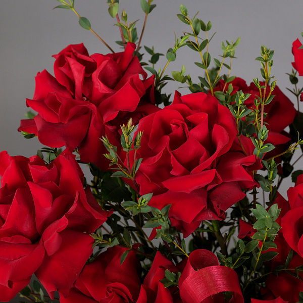 Купить Композиция в шляпной коробке «Роскошь» S в  с бесплатной доставкой: цена, фото, описание