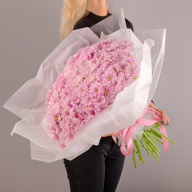 Букет из 35 розовых кустовых хризантем