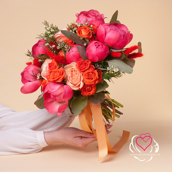 Купить Яркий свадебный букет из пионов и роз в Санкт-Петербурге с бесплатной доставкой: цена, фото, описание