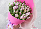 Купить Букет 51 бело-фиолетовый тюльпан в Санкт-Петербурге с бесплатной доставкой: цена, фото, описание