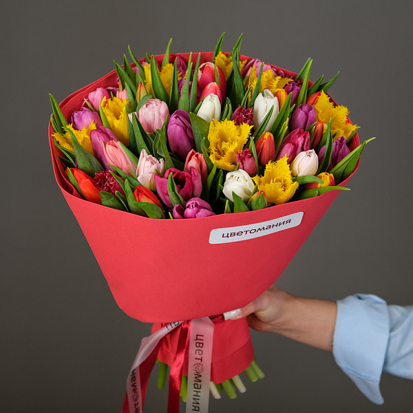 Купить Букет 51 тюльпан микс в упаковке в  с бесплатной доставкой: цена, фото, описание