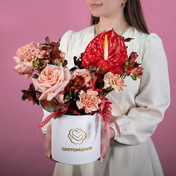 Купить Композиция в шляпной коробке «Каприз» в  с бесплатной доставкой: цена, фото, описание