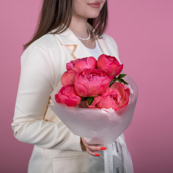 Купить Букет из 7 коралловых пионов (Премиум) в  с бесплатной доставкой: цена, фото, описание