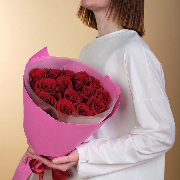 Купить Букет из 15 красных роз 40-50 см (Эквадор) в Санкт-Петербурге с бесплатной доставкой: цена, фото, описание