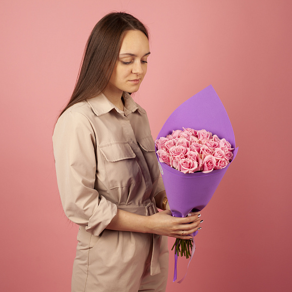 Купить Букет из 25 розовых роз 70 см (Россия) в  с бесплатной доставкой: цена, фото, описание