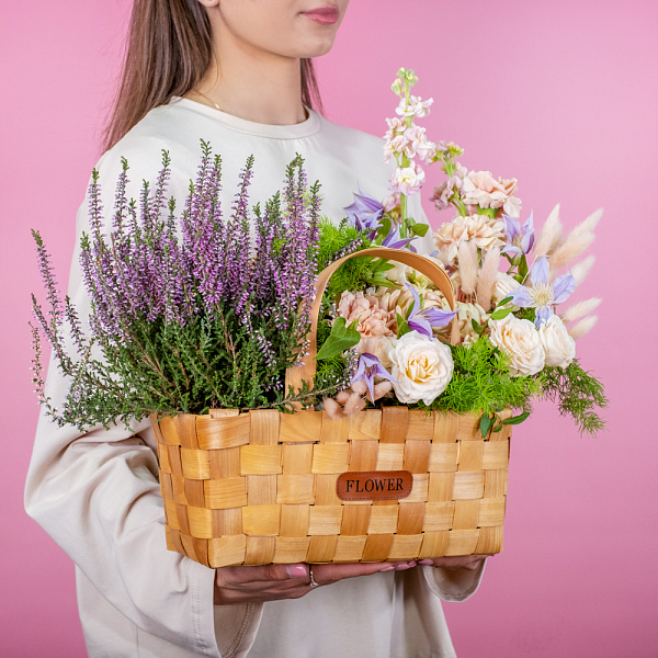 Купить Композиция в корзине «Сказочная история» в  с бесплатной доставкой: цена, фото, описание