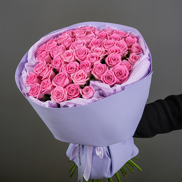 Купить Букет из 51 розовой розы 60 см (Россия) в упаковке в  с бесплатной доставкой: цена, фото, описание