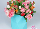 Купить Коробка «Магия тюльпанов» в Санкт-Петербурге с бесплатной доставкой: цена, фото, описание