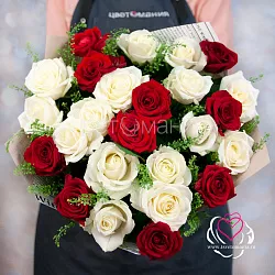 Купить Букет из 25 красных и белых роз (Россия) с тиласпией в  с бесплатной доставкой: цена, фото, описание