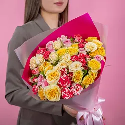 Букет «19 кустовых роз микс» (Кения) Купить Букет «19 кустовых роз микс» (Кения) в с бесплатной доставкой: цена, фото, описание