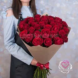 Купить Букет из 35 красных роз 70 см (Россия) в крафте в Санкт-Петербурге с бесплатной доставкой: цена, фото, описание