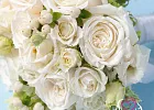 Купить Букет невесты из белых роз с эустомой в  с бесплатной доставкой: цена, фото, описание