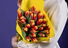 Купить Букет 35 красно-желтых тюльпанов в  с бесплатной доставкой: цена, фото, описание