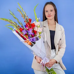 Букет из 9 гладиолусов микс в упаковке Купить Букет из 9 гладиолусов микс в упаковке в с бесплатной доставкой: цена, фото, описание