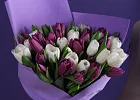 Купить Букет 51 микс белых и фиолетовых тюльпанов в  с бесплатной доставкой: цена, фото, описание