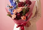 Купить Букет «Альмодовар» с кустовой розозй размер M в  с бесплатной доставкой: цена, фото, описание