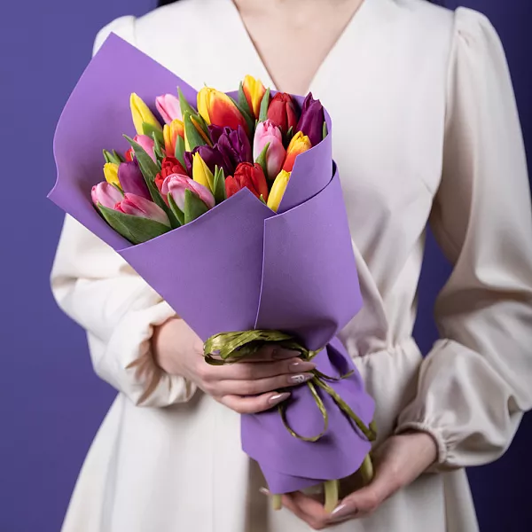 Купить Букет из 25 тюльпанов микс в  с бесплатной доставкой: цена, фото, описание