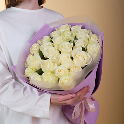 Купить Букет из 25 белых роз 40-50 см (Эквадор) в  с бесплатной доставкой: цена, фото, описание